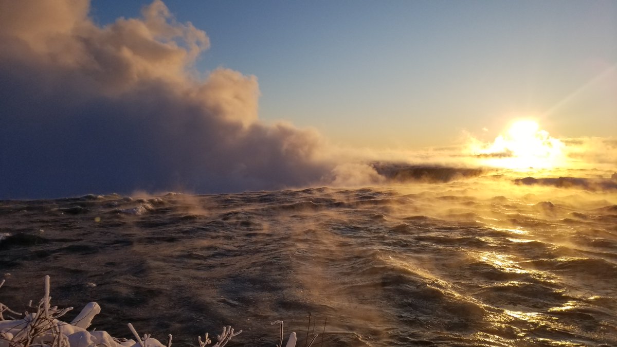 fallsavenue's tweet photo. A #WinterWonderland at the brink of #NiagaraFalls ๐จ๐ฆ Friday February 1st, 2019.
.
#PolarVortex โ๏ธ #FebruaryRomance ๐
https://t.co/IpOeUM1PYM https://t.co/IHSi0eRdDe
