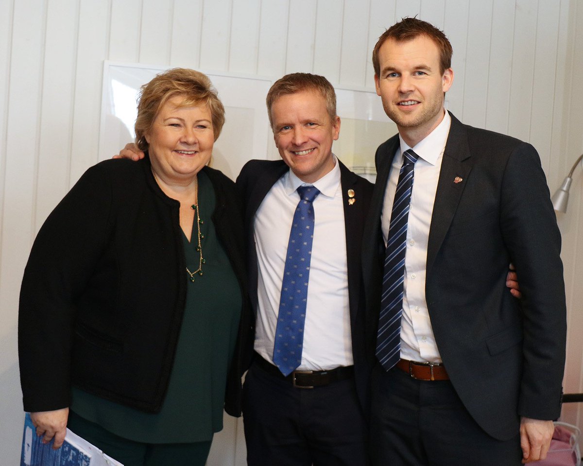 Norges nye barne- og familieminister, Kjell Ingolf Ropstad tok fredag 1. februar med seg statsminister <a href="/erna_solberg/">Erna Solberg</a> på reise i Agder. På programmet stod blant annet lunsjbesøk til Barnas Stasjon i Kristiansand som eies og drives av Blå Kors. bit.ly/2Wwz6SS
