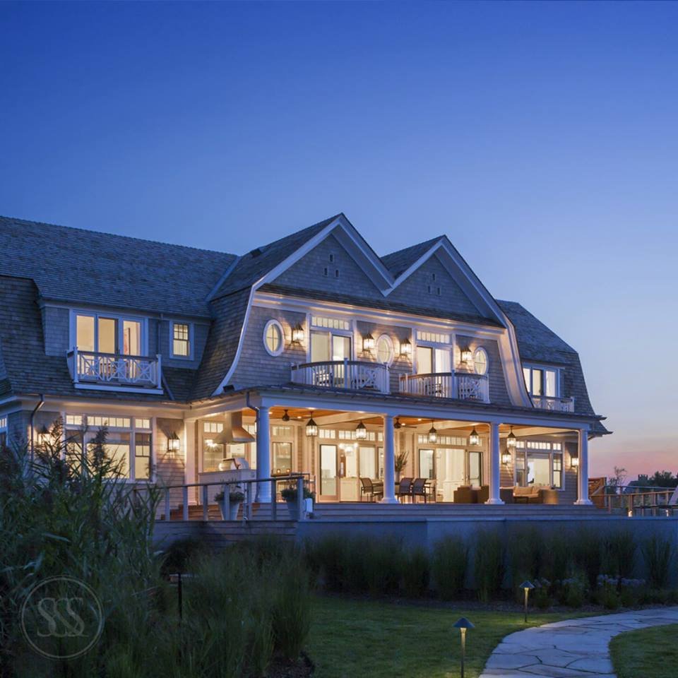 1800Columns's tweet photo. The innovative team at @SmirosArchitect designed this porch to integrate screen tracks into the split and reassembly of our Polystone® Tuscan fiberglass columns.
#SmirosArchitects #1_800_Columns #ChadsworthColumns #TheColumnGuy #LifeStyleCurators #ShingleStyle https://t.co/CLVVutogP8