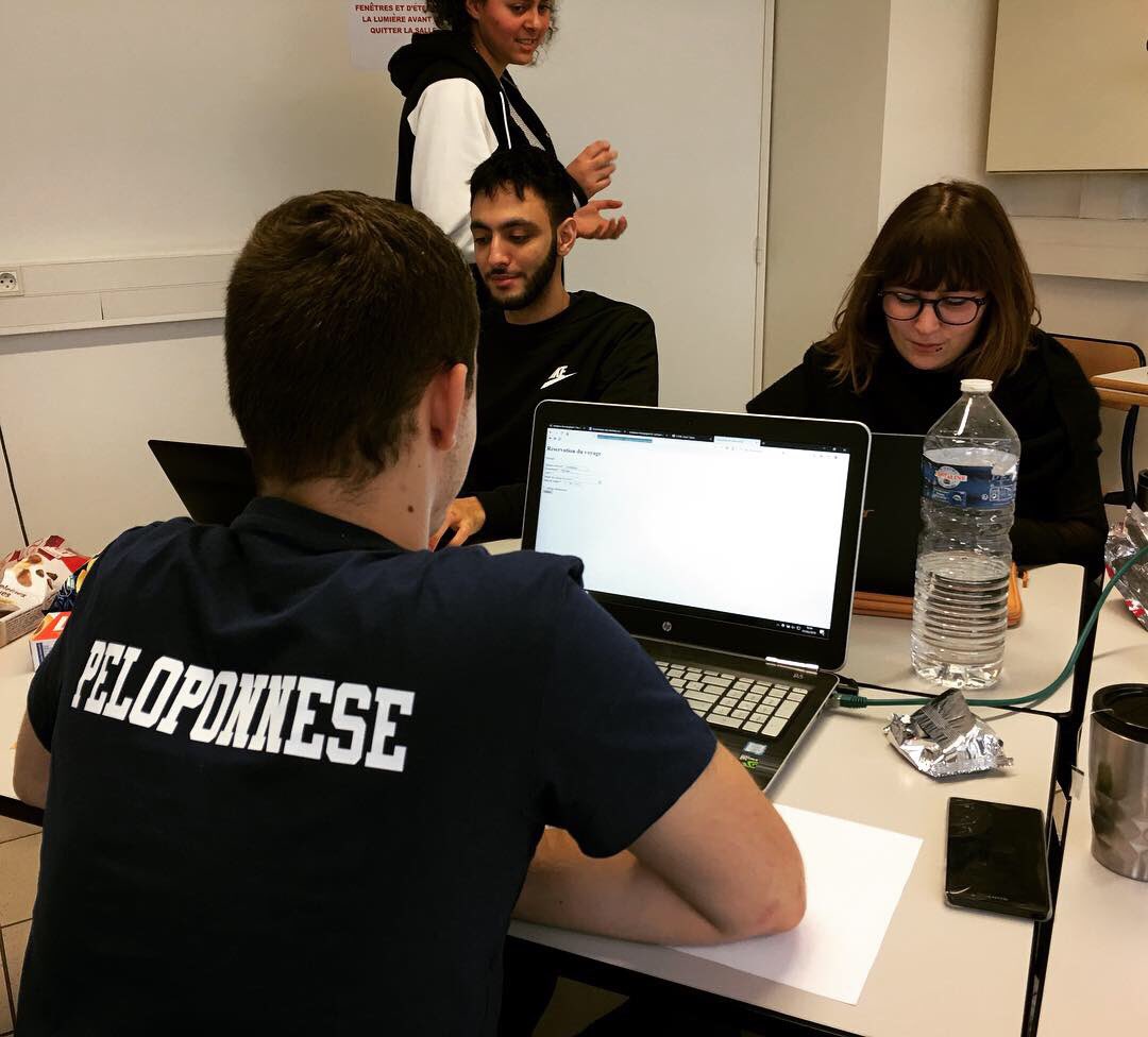 EsiremDijon's tweet image. [@Web_Cup] Nos étudiants concentrés en plein développement ! Bonne chance à tous et merci à nos partenaires pour leur soutien @atolcd @SopraSteria_fr @ODALID @ymag_sas @Groupe_Urgo @AERBFC  @Shadow_France @InformatiqueBP @bfc_region @univbourgogne