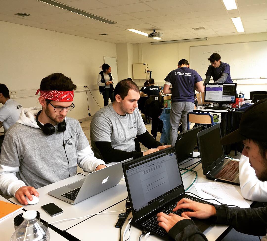 EsiremDijon's tweet image. [@Web_Cup] Nos étudiants concentrés en plein développement ! Bonne chance à tous et merci à nos partenaires pour leur soutien @atolcd @SopraSteria_fr @ODALID @ymag_sas @Groupe_Urgo @AERBFC  @Shadow_France @InformatiqueBP @bfc_region @univbourgogne