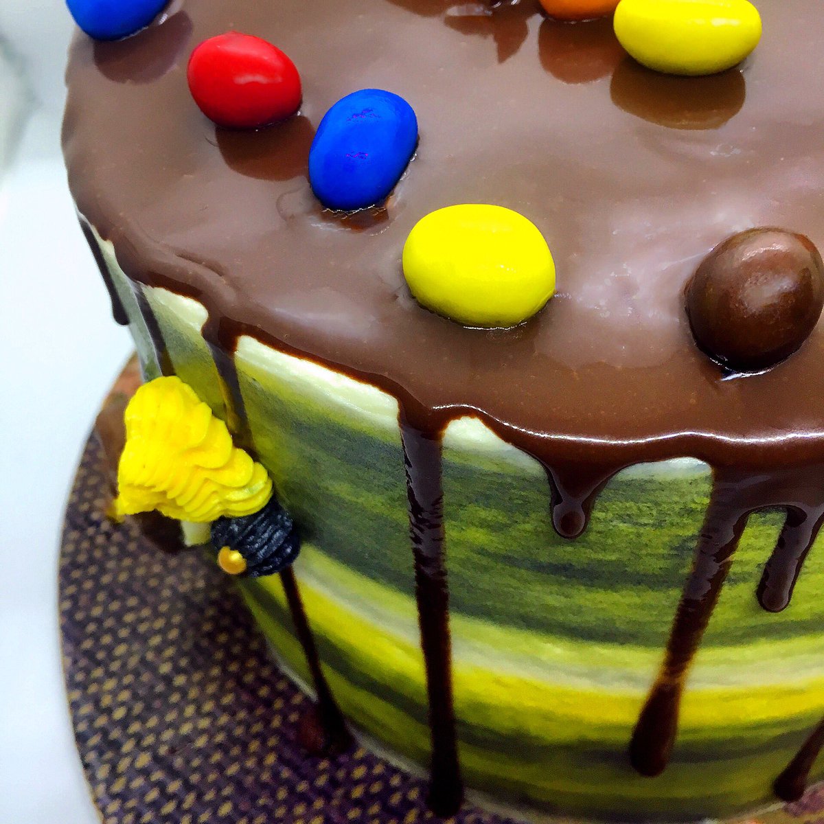 lilysoven's tweet photo. The secret ingredient is always Chocolate 🍫🍫
⚜️
⚜️
#cakesinph #cakesinphc #phcakes #phbaker #cupcakesinph #nigerianbaker #proudlynigerian #desserts #buttercream #cupcakes #phcbaker #dessertsph #phcupcakes #portharcourtbaker #portharcourtcakes  #chocolatedripcake https://t.co/7pzZNMGJKD