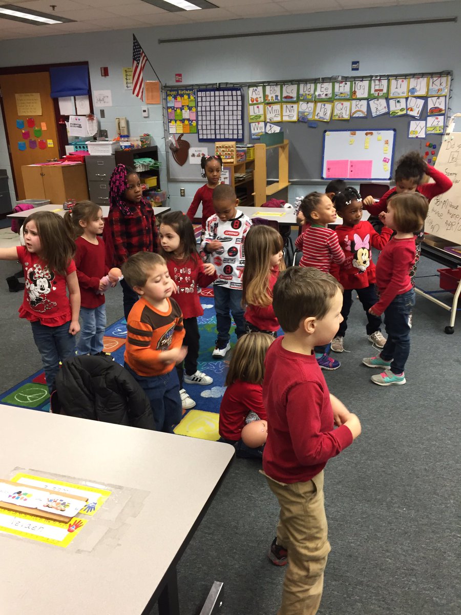 vldavis2017's tweet photo. We like to dance and freeze on Friday! #iamcucps #ccesdukes https://t.co/ov5sOducNH