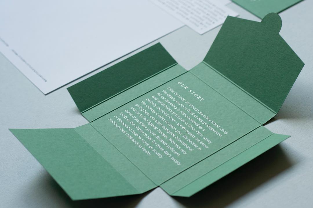 mohawkpaper's tweet image. Wait...it's only February?

Since we still have a ways to go until we see some green, here's an awesome packaging project we came across this week printed on Mohawk Keaykolour Matcha Tea.

#Keaykolour #Packaging  #ColoredPaper #Color #Paper #FoilStamping #Design #Jewelry