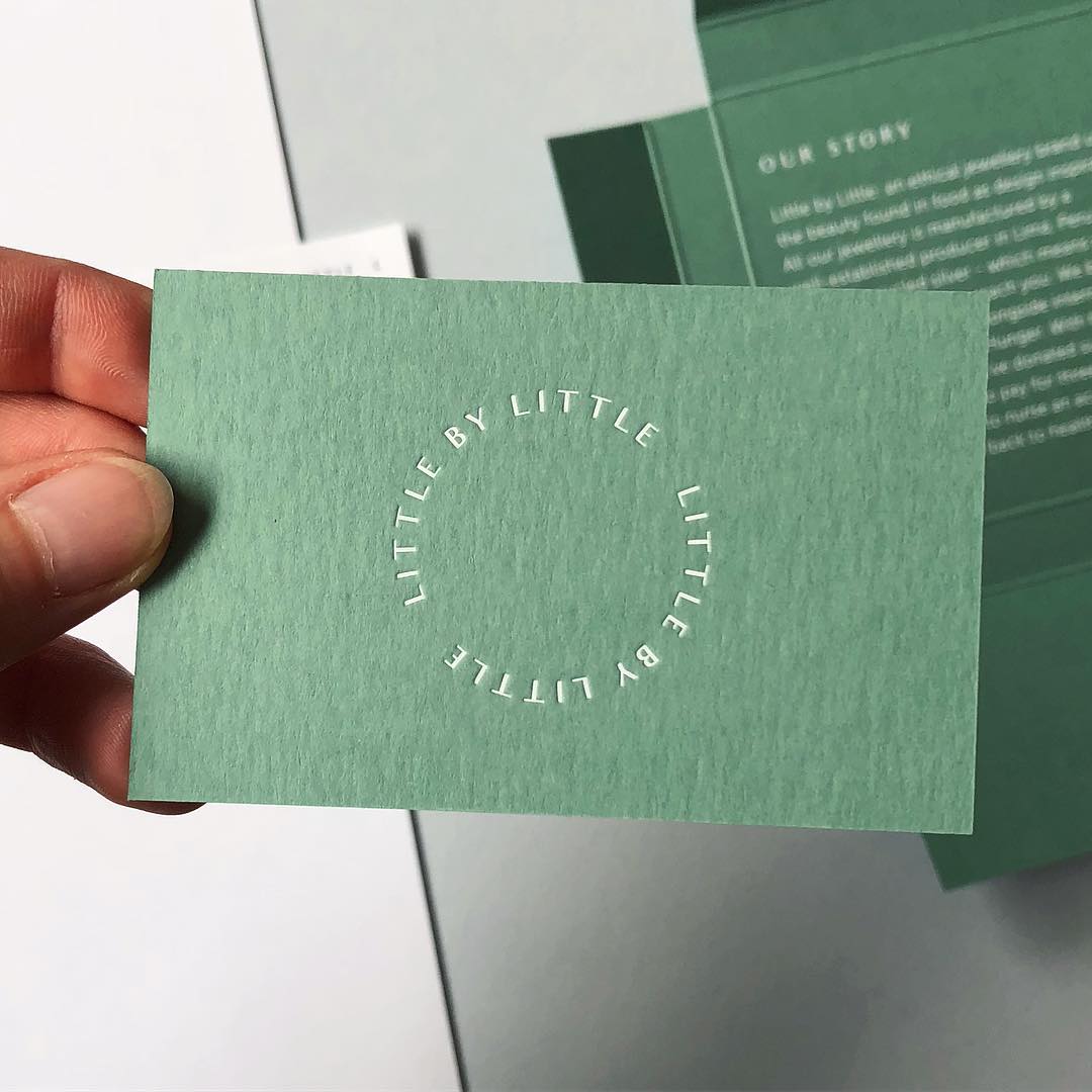 mohawkpaper's tweet image. Wait...it's only February?

Since we still have a ways to go until we see some green, here's an awesome packaging project we came across this week printed on Mohawk Keaykolour Matcha Tea.

#Keaykolour #Packaging  #ColoredPaper #Color #Paper #FoilStamping #Design #Jewelry