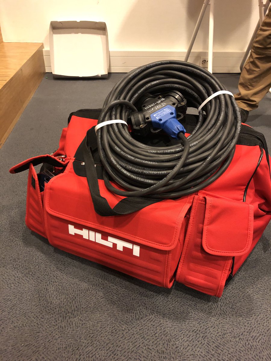 Wat weer een prachtige week voor onze materieeldienst! Een nieuwe 8-tons heftruck <a href="/AusmaHeftrucks/">Ausma-Vorkheftrucks</a> is deze week geleverd, samen met 2 elektrische 3,5 tonners zijn we compleet. En we hebben weer een aantal vaklieden <a href="/VanWijnenGroep/">Van Wijnen</a> blij gemaakt met een gereedschapset van @Hilti_NL