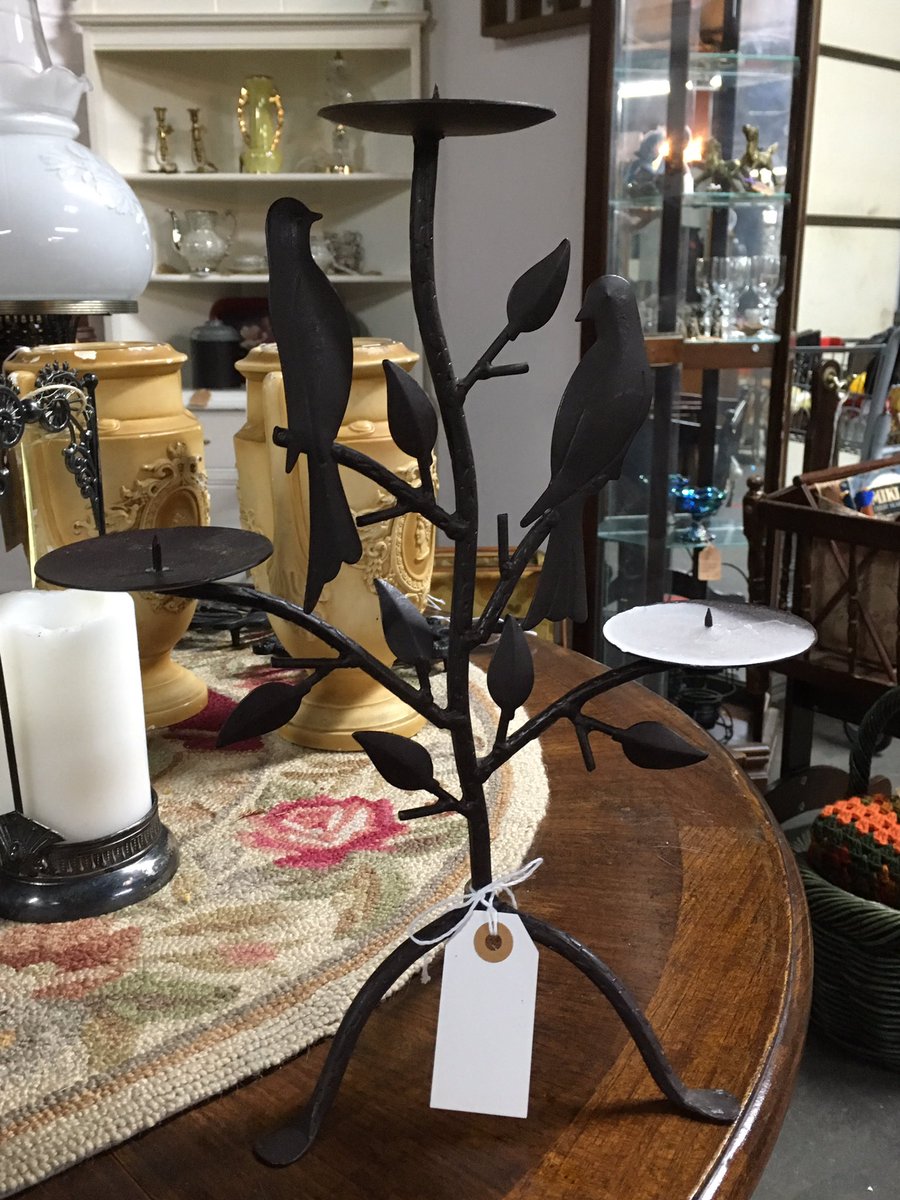 I think the birds are in love.