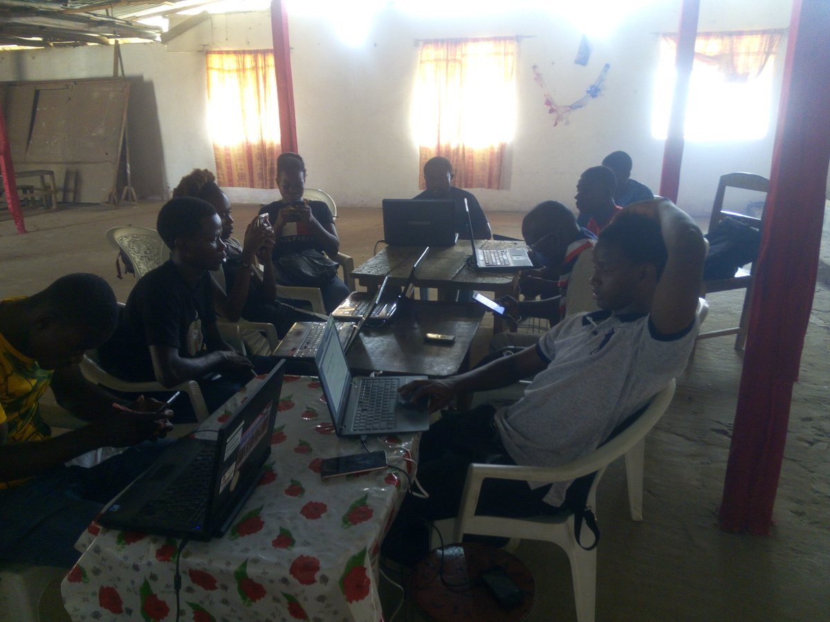 VhubLiberia's tweet photo. We are happy that we are contributing to #YouthDevelopment in #Liberia. Thanks to our #ExecutiveDirector  @menu_bainda for facilitating a one day #WordPress #Blogging Training for representatives of  #GrassrootYouthOrganizations and #MediaPractitioners
 #VHL https://t.co/IuKWQIBq0v