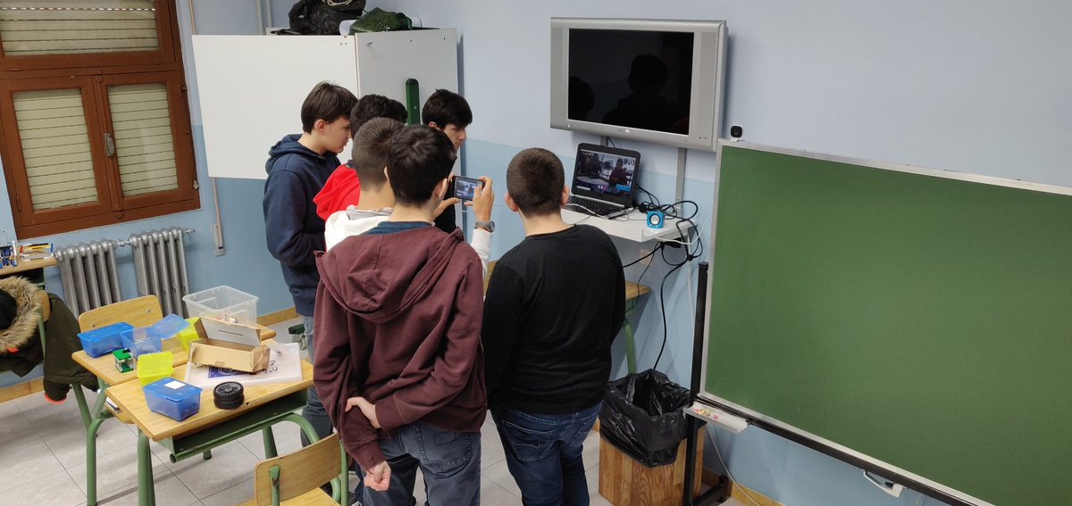 ArambarriCalvoJ's tweet image. Gracias por el rato compartido!!! @whiteravenjda. #cooperticion #coopertition @edurobotic @Innobasque @FLLSpain #muchomasquerobots