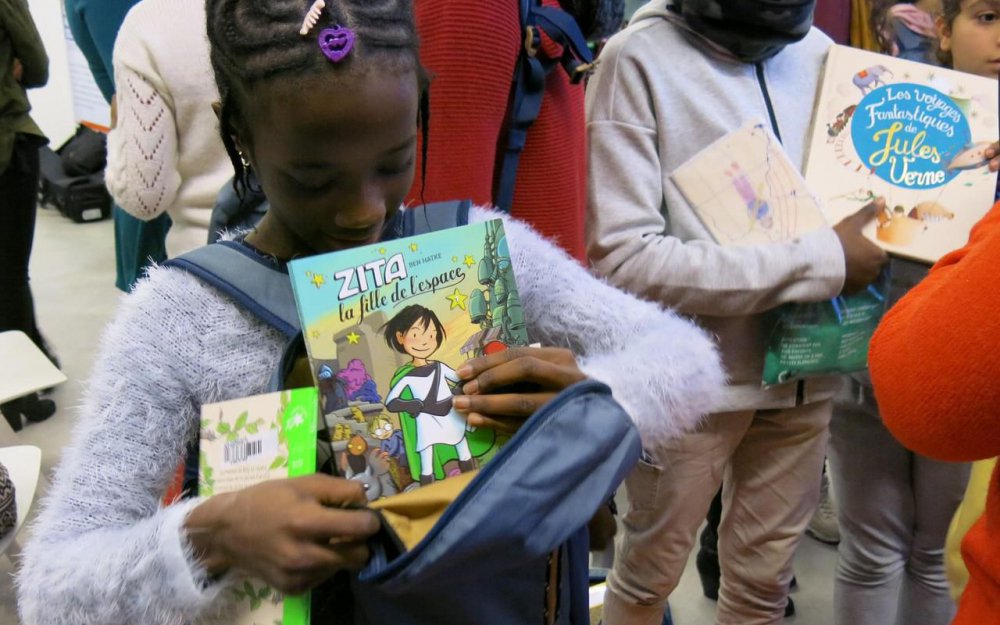 AshokaFrance's tweet image. 550 : c'est le nombre de livres offerts à une centaine d'enfants migrants par @BSF_France, convaincus que le livre est un des principaux vecteurs d'ouverture sur le monde. Retour sur cette journée solidaire 👉 bit.ly/2S8aMXW #ChangemakerEd