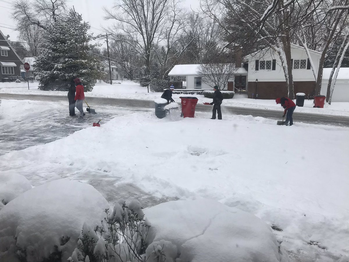 KRogers1850's tweet photo. Kindness Personified.  These TWHS football players offered to shovel our driveway and sidewalk https://t.co/e1ewKzHeFT. Cost.#theyareworthit
@wcsdistrict @SutterMonarchs https://t.co/M8x7HBic41