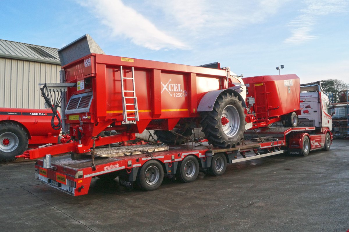 HiSpecEng's tweet image. Another load heading for the @FTMTA_ Farm Machinery Show 2019 in Punchestown #hispec #FTMTA #machinery #xcel #verticalfeeder