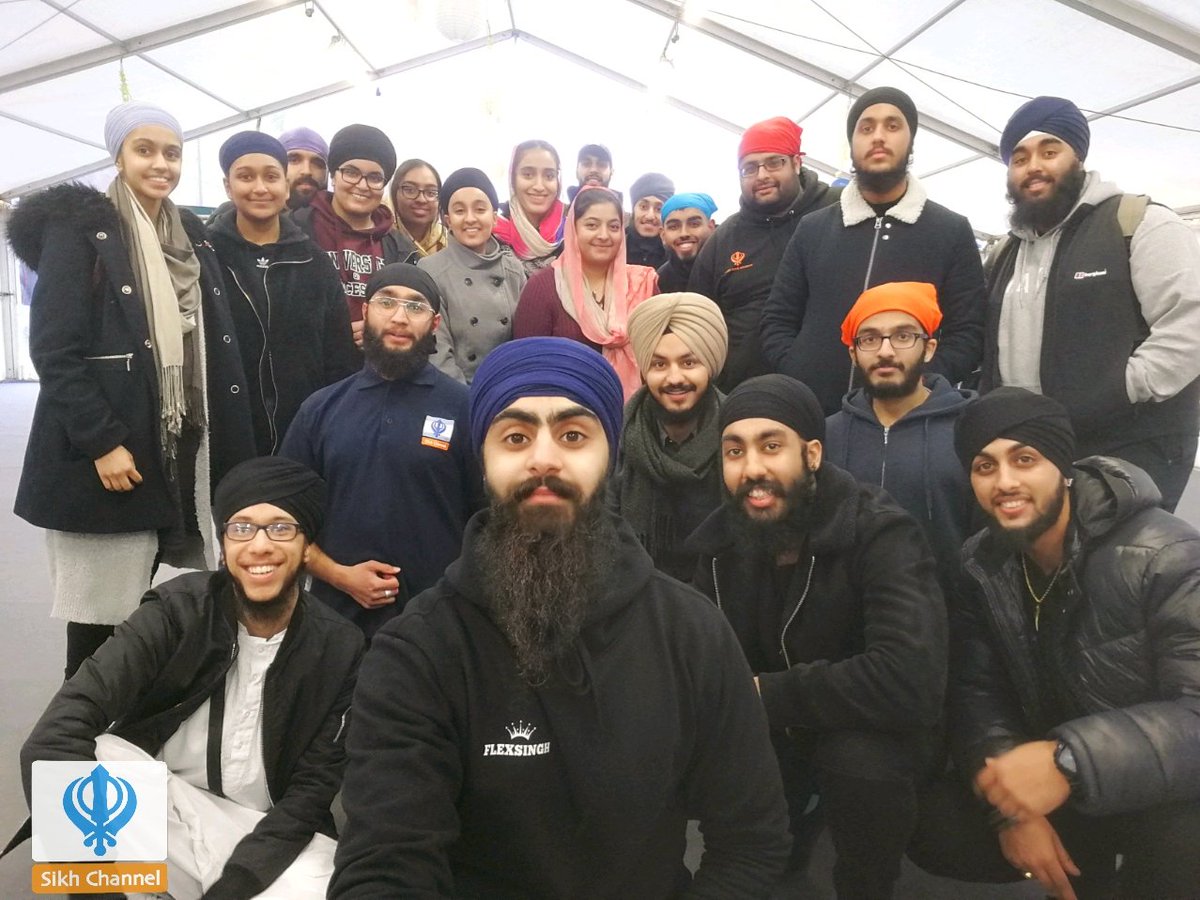 sikhchannel's tweet photo. Dhan Guru Nanak Dev Ji🙏Yesterday the University of Leicester hosted a HUGE Langar On Campus #sevadaars https://t.co/jpBsLlt8yY