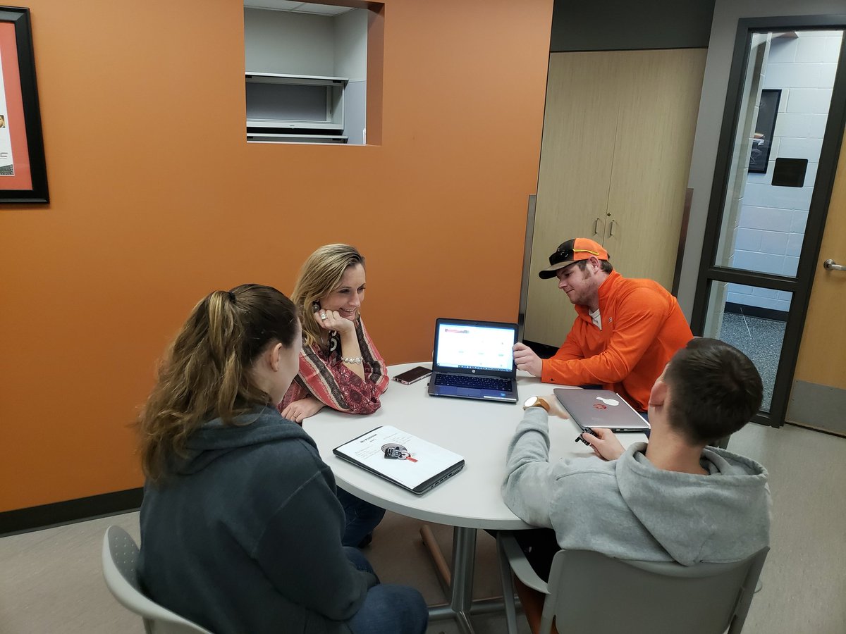 mrs_hopson's tweet image. @OATCRoadrunners PD! Fun, engaging, and full of prizes! Loved the collegial conversations and small group rotations focusing on Panorama data, school improvement plan, BLT, and of course #BIG3!