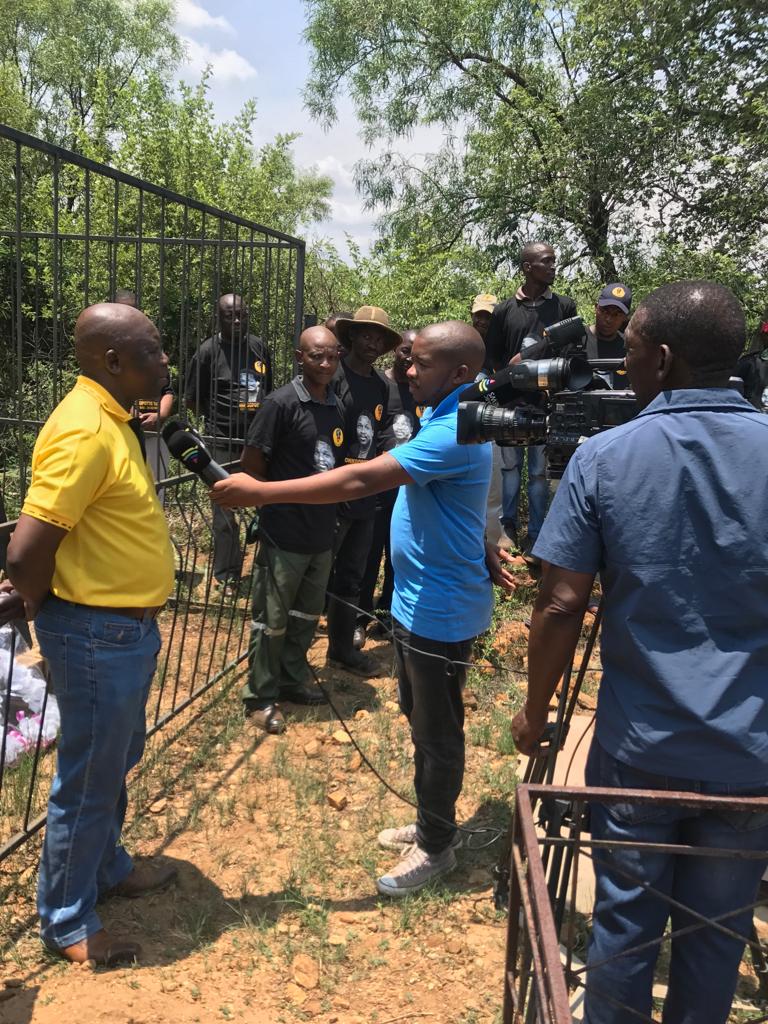 President Strike Thokoane at Onkgopotse Tiro's grave in Dinokana. Paying homage to a Black Consciousness Warrior, a Teacher and a Mentor. <a href="/AZAPO_News/">AZAPO</a> will forever remember you.  #SASOLeader #LongLiveTiro
