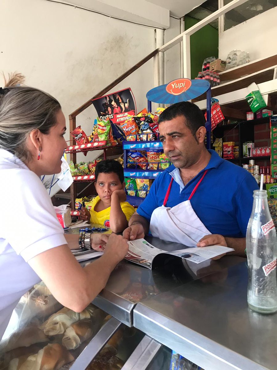 CamComercioSM's tweet photo. Hoy ultimo día de nuestra Cámara Móvil en el municipio de #SantaAna continuamos brindado atención personalizada a los comerciantes y empresarios en materia de formalización, renovación de la matrícula mercantil y ofreciendo toda nuestra oferta de servicios empresariales. https://t.co/ANGgIR4gUy