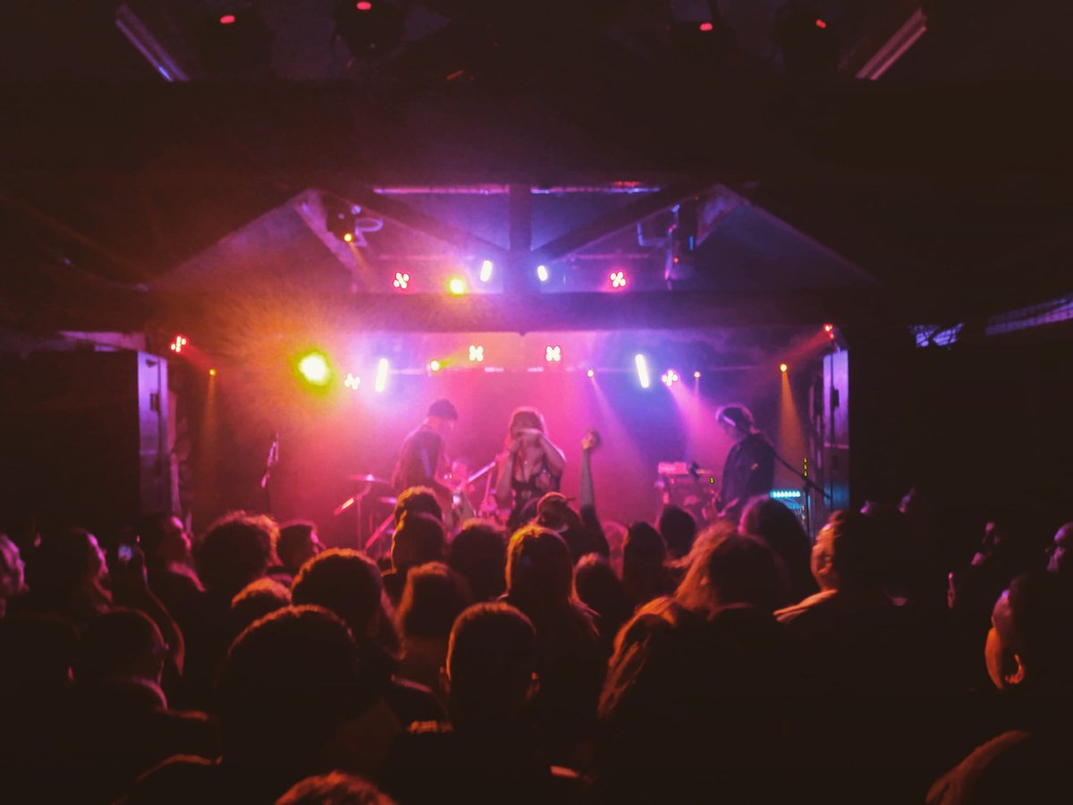Huddersfield <a href="/parishhudd/">Parish</a>. Has to be one of our favourite ever gigs. Thank-you v.much for bringing the heat on a shite January evening. You are tonight. If I were you I wouldn't let a nearby town outdo me. See you at 7.30 at <a href="/RecordJunkee/">Record Junkee</a>. Sold out #ivw #ivwuk
