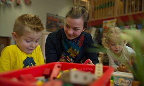 driestarma's tweet photo. Vandaag vond het Vianencongres plaats! Tijdens dit congres stond de vraag centraal: hoe kunnen we inhoud geven aan burgerschapsvorming. Er is een handreiking voor burgeschapsonderwijs &amp; vorming en een visiedocument gepresenteerd. Kijk voor meer info op: https://t.co/EwlmVchPZ0 https://t.co/Kjug4ROD2K
