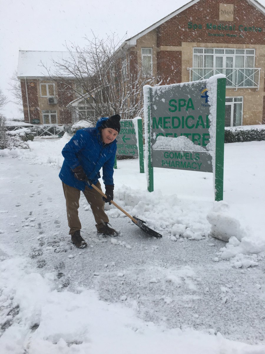 NHSscw's tweet photo. Great work by @christins57, IG Manager at #TeamSCW for braving today's weather and clearing the #snow from the paths in front of a his local GP practice in #Wiltshire - all before starting the day job! #PatientsFirst #SCWvalues #proud https://t.co/JHH7XZfcUq