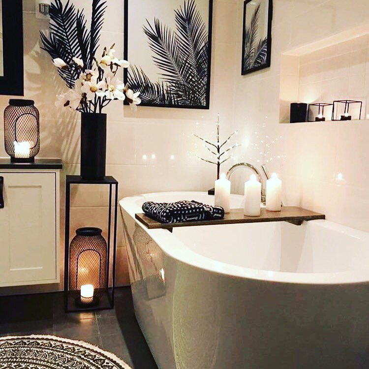Yaaaaasss, Tub!! Who else could soak in this bathroom for hours?!
:
#realestate #realtor #realestateagent #bathroomdesign #bathroomdecor #soakingtub #goals #buyersagent #sellersagent #newhomeowner #firsttimehomebuyer #happyclient #blessings #beautiful #design #homedecor #home
