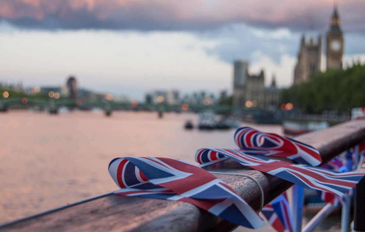 UP_Nord's tweet photo. Nach dem Chaos ist vor dem Chaos? Das britische Unterhaus will den #Backstop ändern, die #EU hat Nachverhandlungen ausgeschlossen. Das Neueste zum Brexit im Podcast mit Sintje Boie, Brexit-Expertin der HSH Nordbank. >> https://t.co/eBfPFcoQhm https://t.co/CVp1QtKBvb