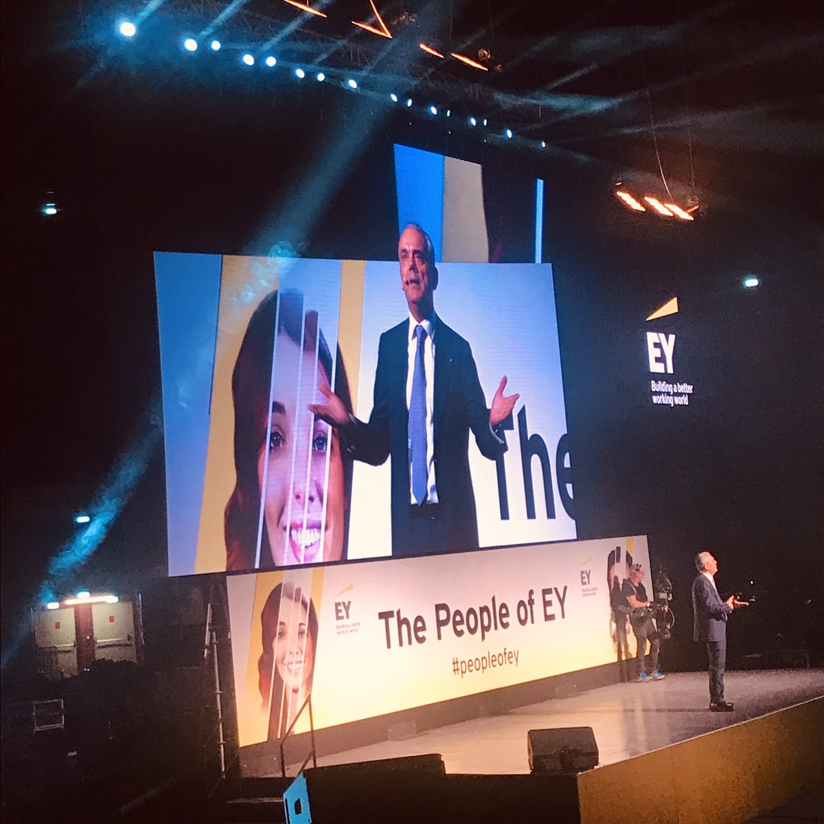 AlexGLevy's tweet photo. @DonatoIacovone #RockStar grandissimo intervento #PeopleofEY #PeopleofEY2019 #milano #Italy https://t.co/LkWnYzNUdL