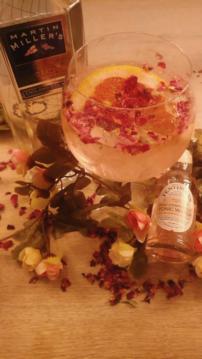 Our cocktail of the month for February is “Love Struck”.                            Martin Miller's Gin, Pink Grapefruit Tonic, Prosecco, Elderflower and Edible Rose Petals @martinmillersgin @martinmillersgin_uk #martinmillersgin #gin #drinkstagram #curryrivel #langport #somerset