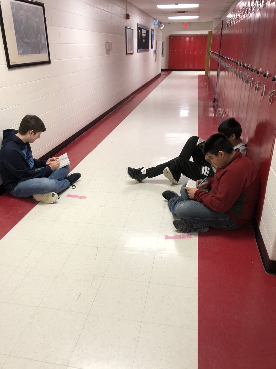 7th ELA students are LOVING their literature circle novels! #112LEADS