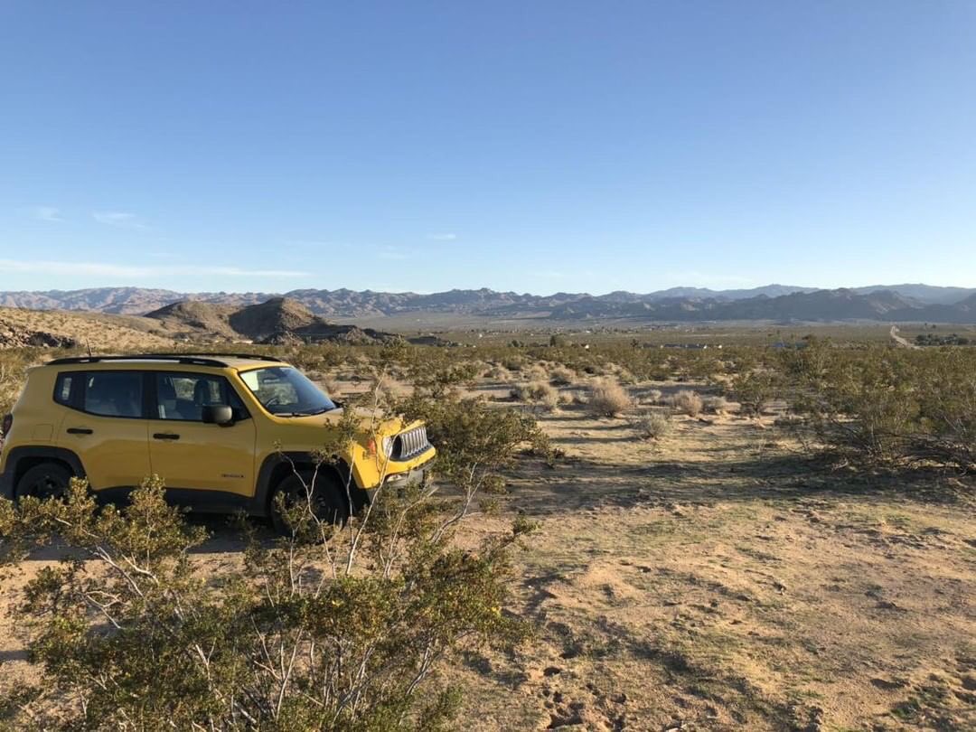 LaurenGlasses's tweet image. 🏘 #ListingOfTheDay 

🏜The parcel number is 0605-351-04-0000, it’s a 2.5 acre corner lot zoned residential in Joshua tree at the corner of center and Lancaster streets. #BuildYourDream 

Offered at $35,000 💸

#JTRealEstate #DesertRealEstate #LandForSale #HipsterHood