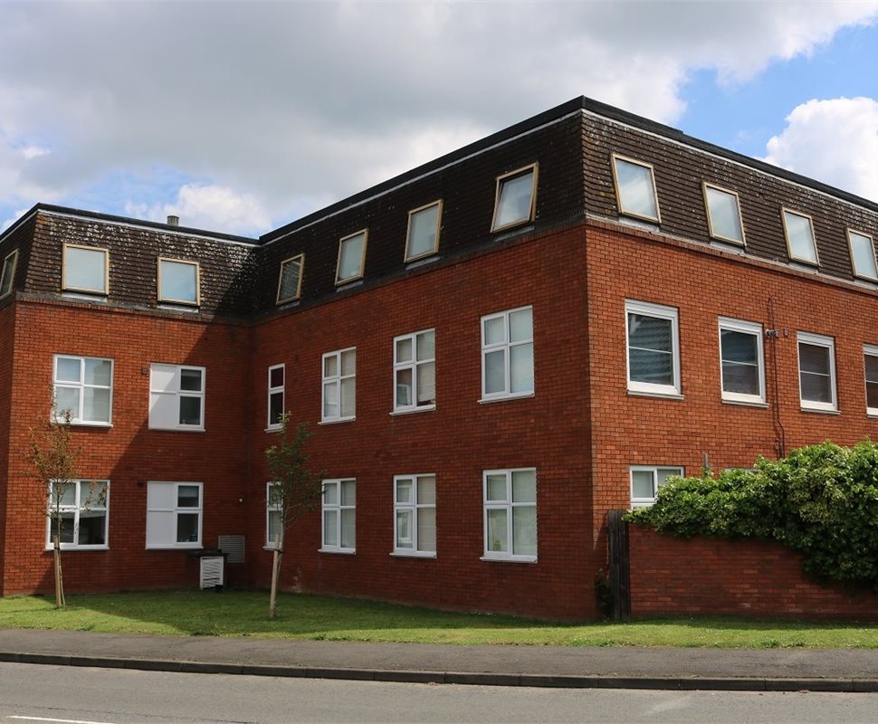 OpenArch_'s tweet photo. Friday Feature Property - Friday 1st February
9 Coppers Court, £750pcm from 5th March

Two bedroom flat located in central Huntingdon. Bright and airy lounge/dining area, kitchen with appliances, two bedrooms! Call now on 01223 664200 to arrange a viewing! #renting #Huntington https://t.co/CdWsoqOvsX