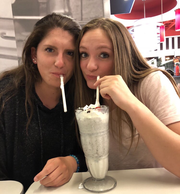 mjfry207's tweet photo. @laurenhennesse5 happy birthday lauren!! have the best day ever i love you!!💓🎉🥳 https://t.co/Lr6Ru9JaqR