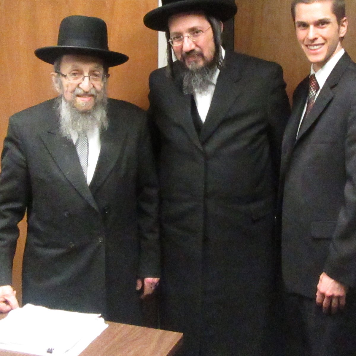 SIYUM UPDATE: Rabbi Shaul Rosen went to Philadelphia personally invite HaRav Shmuel Kamenetsky to make the siyum. Also seen Philly Loimed Eli Miller.