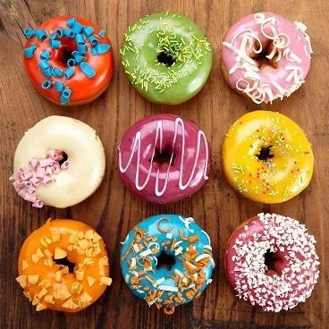 Cafeteriarp_'s tweet photo. ⊸ Pedido: Milkshake e Donuts Divertidos

⊸ De:  Seu Anjinho
⊸ Para: @94SHX 

" uma dica sobre mim? eu amo café. mas como não sabia se você gostava, pensei numa coisa quase tão boa quanto! espero que seu dia comece bem, que você lembre de sorrir e ... [+] https://t.co/mrzt0M2mnS