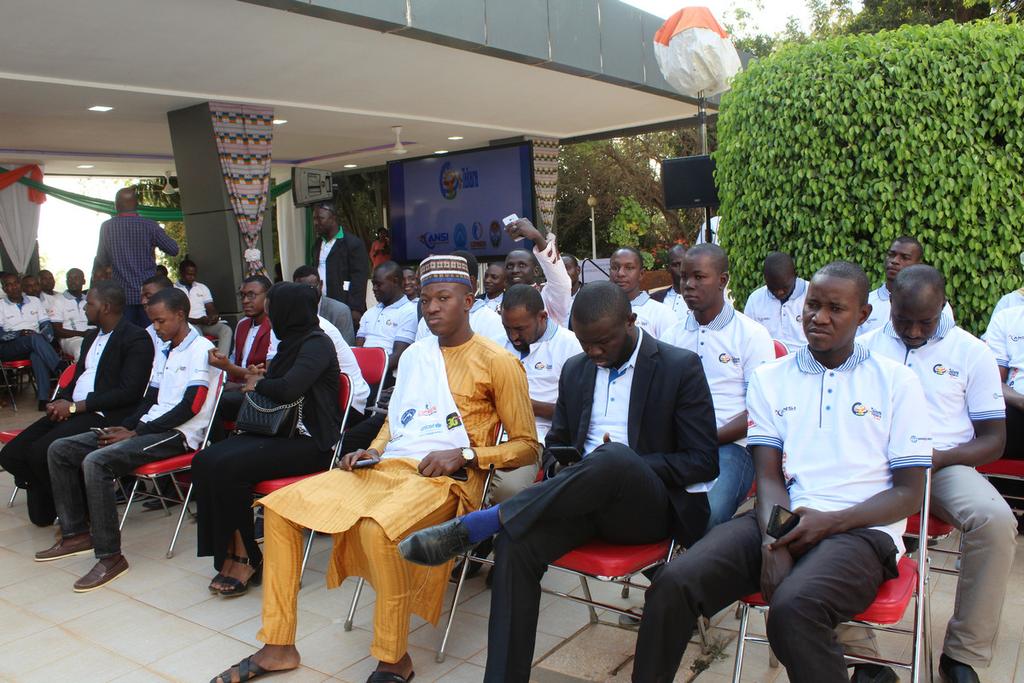 eTakaraNiger's tweet image. [#eTakaraNiger2018] 

Nous sommes en ce moment même en direct 🎥📷 de la @PresidenceNiger pour la cérémonie de remise des prix 🏅🏆 de la 2ème édition @eTakaraNiger 🇳🇪 

#Niger2.0 #Digital4Dev

Cc @AnsiNiger @MDE_Niger @Cipmen @GouvNiger @Banquemondiale @arcep @airtelniger