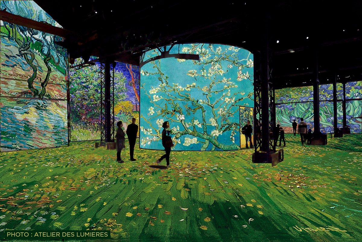 JohnPaulGroup's tweet photo. [#ConciergeSecrets] Ne manquez pas l’exposition immersive « #VanGogh, La Nuit Etoilée » à l'@AtelierLumieres. Un voyage stupéfiant au cœur des créations du génie ! https://t.co/t0xPJ7cWCB