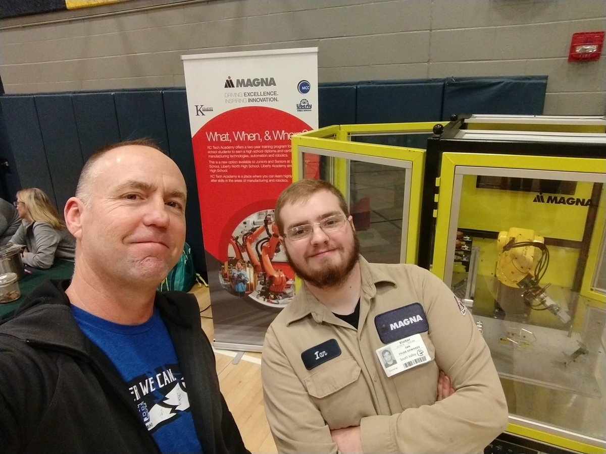 Mr_Wiley_Meade's tweet image. Nothing like seeing a former robotics student staying in target in the career field by working at Magna! #TEAM1737 #TIGERBOT #STEM