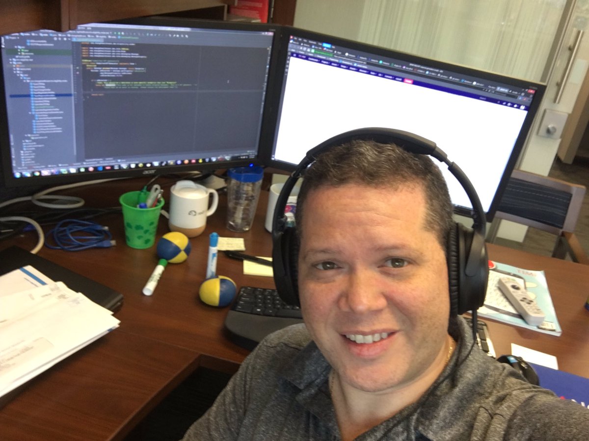 AbdielSR's tweet image. Writing code and listening to music...great stuff!!! #developerslife #writingcode