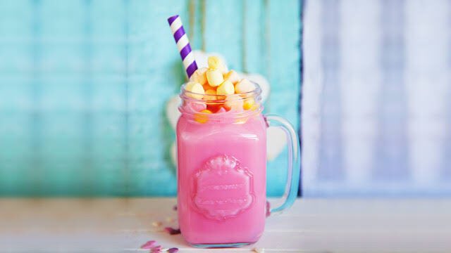 Cafeteriarp_'s tweet photo. Pedido: Milkshake Divertido e Donuts Divertidos.

De: Anjo.
Para: @92BBX

“De verdade, eu queria te dar todo o carinho do mundo que você merece, por ser essa pessoa gentil e ajudar com esse toque "Benesco" que só você tem. Mas por enquanto, eu vou apenas agradecer com... https://t.co/VSbJUih7Qp