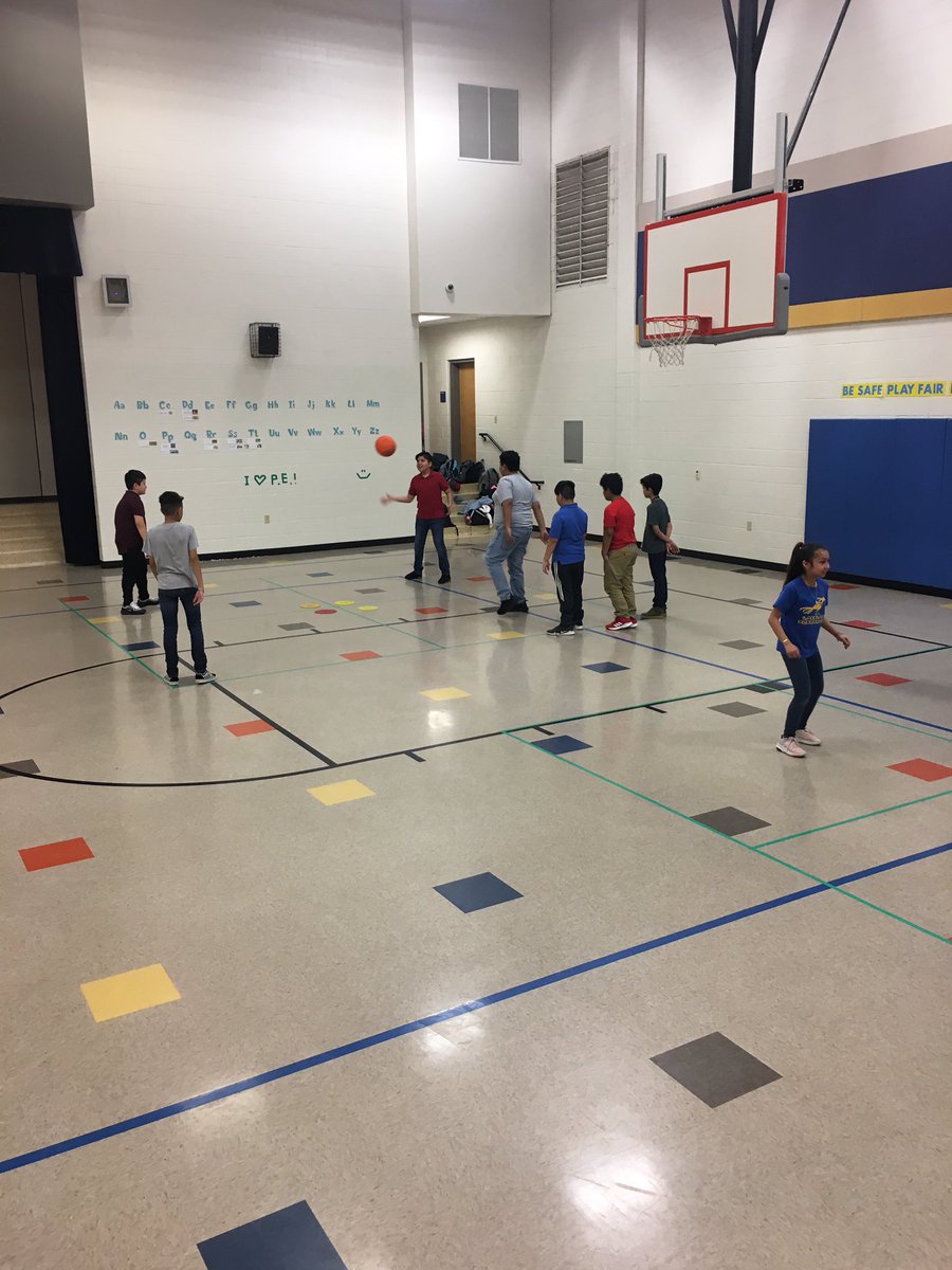 Allie_Dubek's tweet photo. Four Square is in full swing at @LakelandES!! @CoachMedinaE @Lakeland_Prin @LISDWellness 

#fitkids #playgroundgames #perocks #lisdPE https://t.co/SQnix1ufaZ