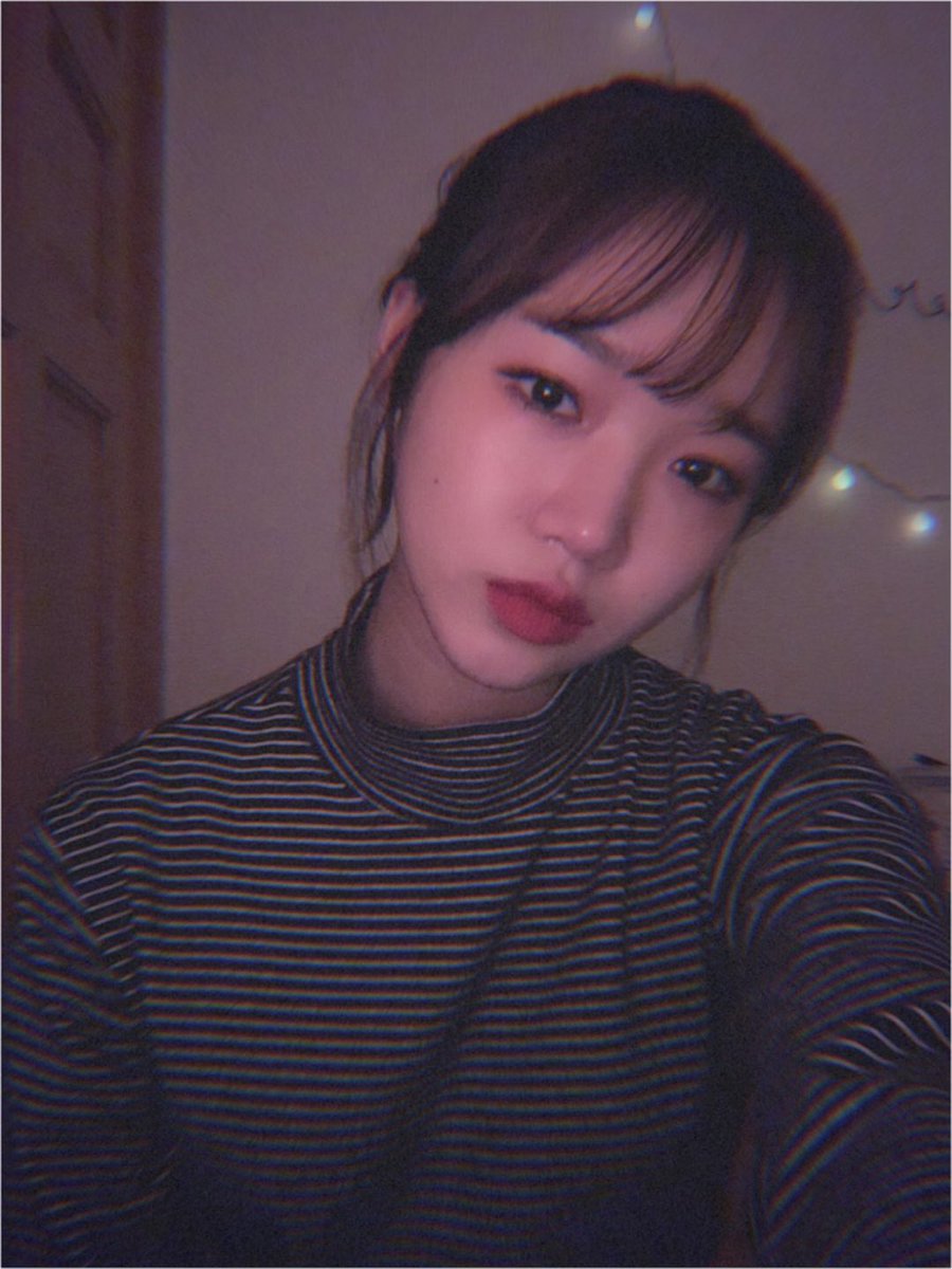 WekiMeki's tweet photo. 쿵.쿵.쿵.쿵
공포영화같이나왔넹 크크
오늘의자장가🎶
유재환,김예림 - 커피
굿밤💫
#위키미키 #최유정🌻
#잘자_키링🖤
#우쥬라잌썸커피 https://t.co/Dob1RkwOGd