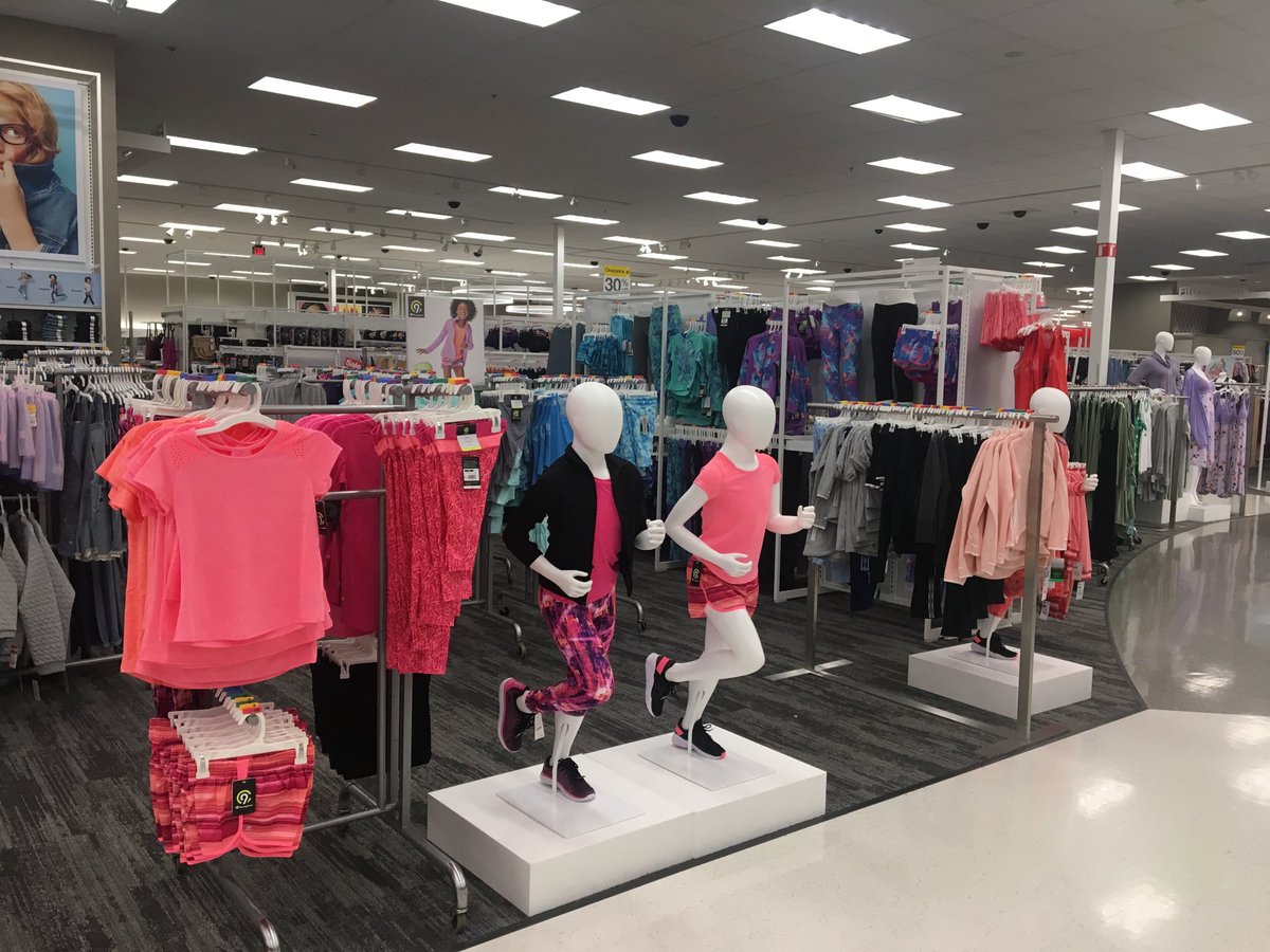 Shellbelle916's tweet image. Girl refresh complete, loving the bright color pallet!
⁦@bradpearce2010⁩ ⁦@LexiLauren5⁩ #target1098