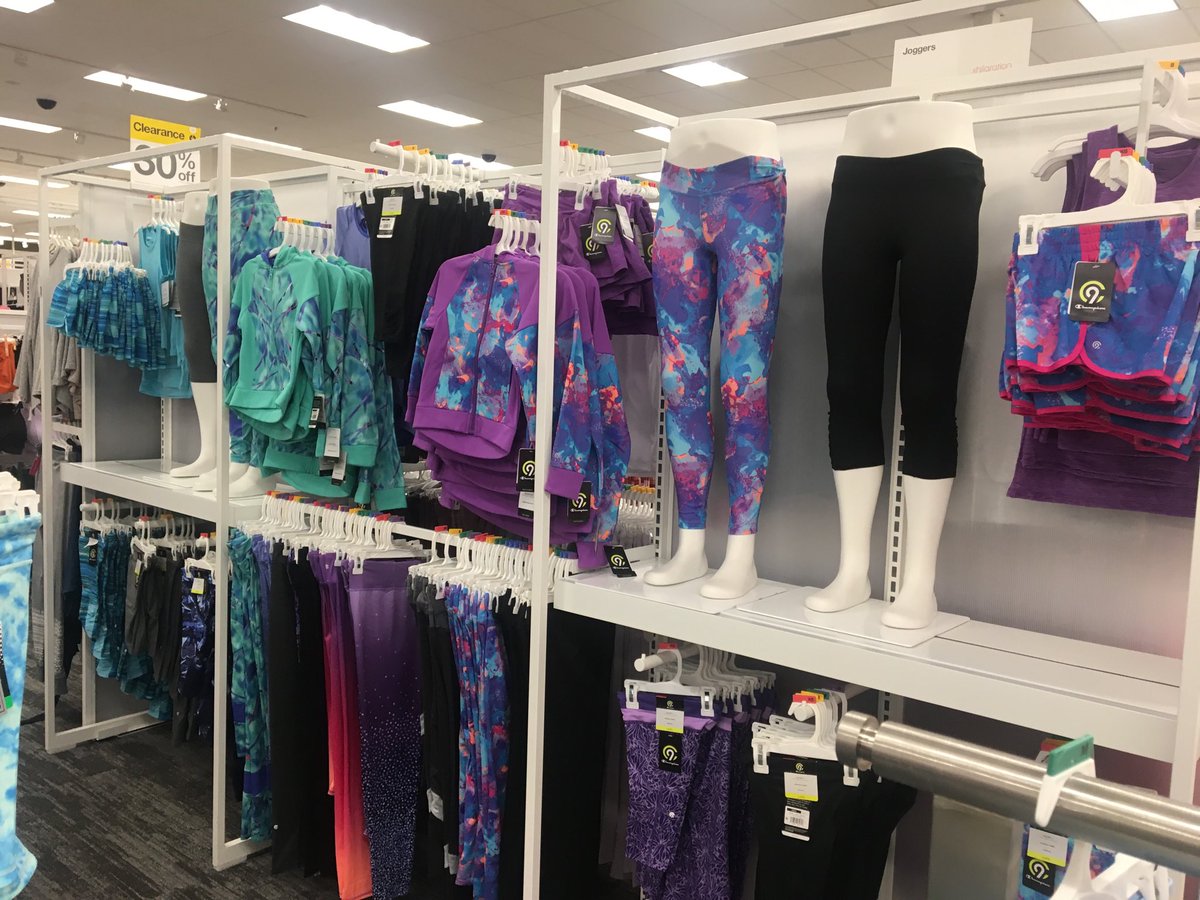 Shellbelle916's tweet image. Girl refresh complete, loving the bright color pallet!
⁦@bradpearce2010⁩ ⁦@LexiLauren5⁩ #target1098