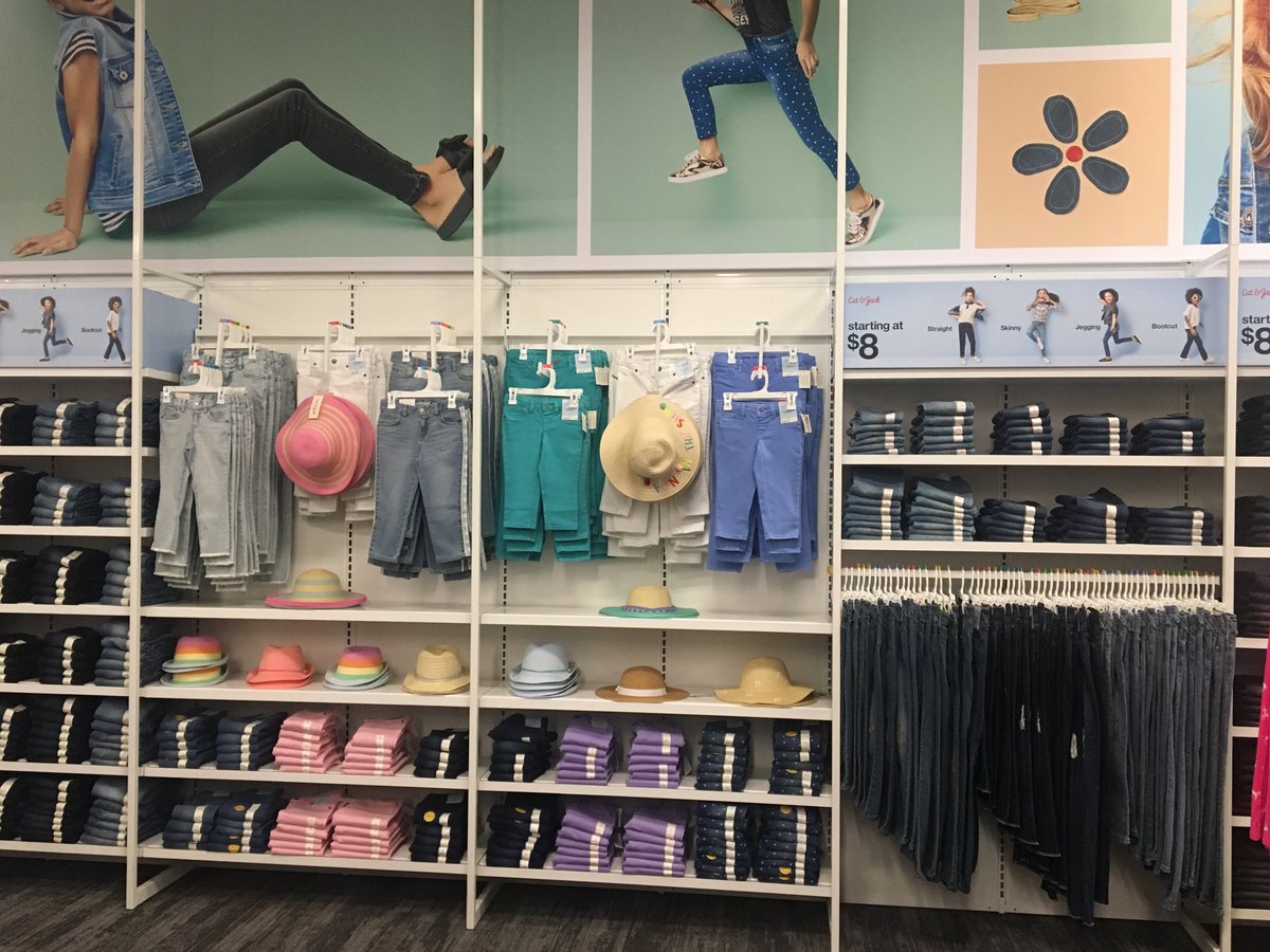 Shellbelle916's tweet image. Girl refresh complete, loving the bright color pallet!
⁦@bradpearce2010⁩ ⁦@LexiLauren5⁩ #target1098