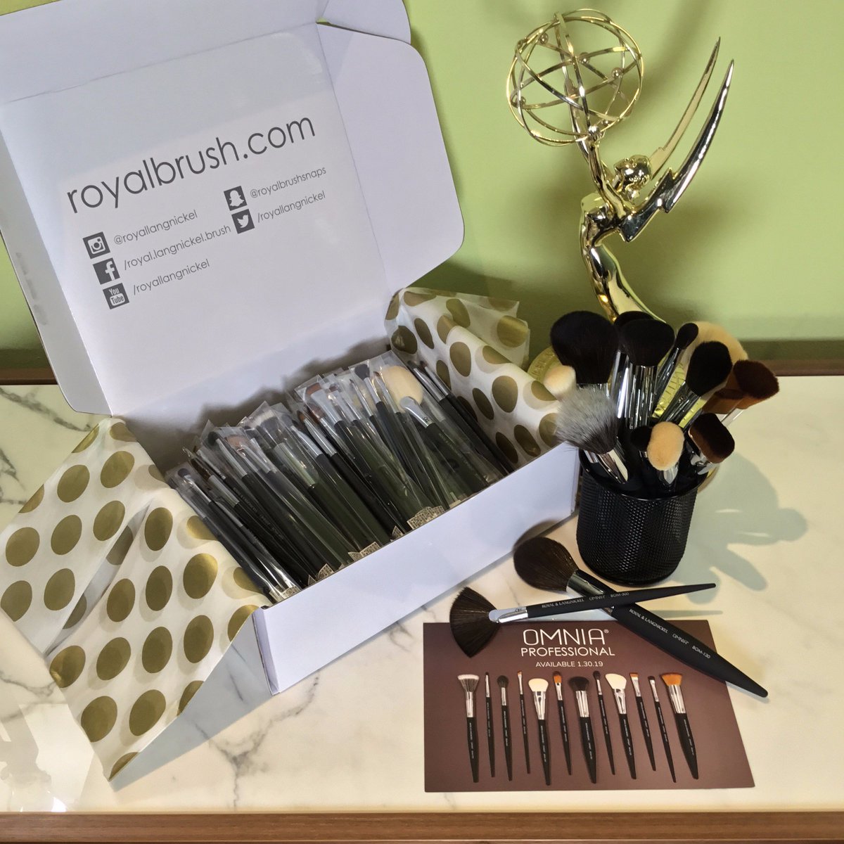 KJBennettBeauty's tweet image. My friends at @RoyalLangnickel just launched #OmniaProfessional and are doing something VERY SPECIAL for the #InMyKit community - head over to my IG for the story and the special announcement - bit.ly/2GgBVSn