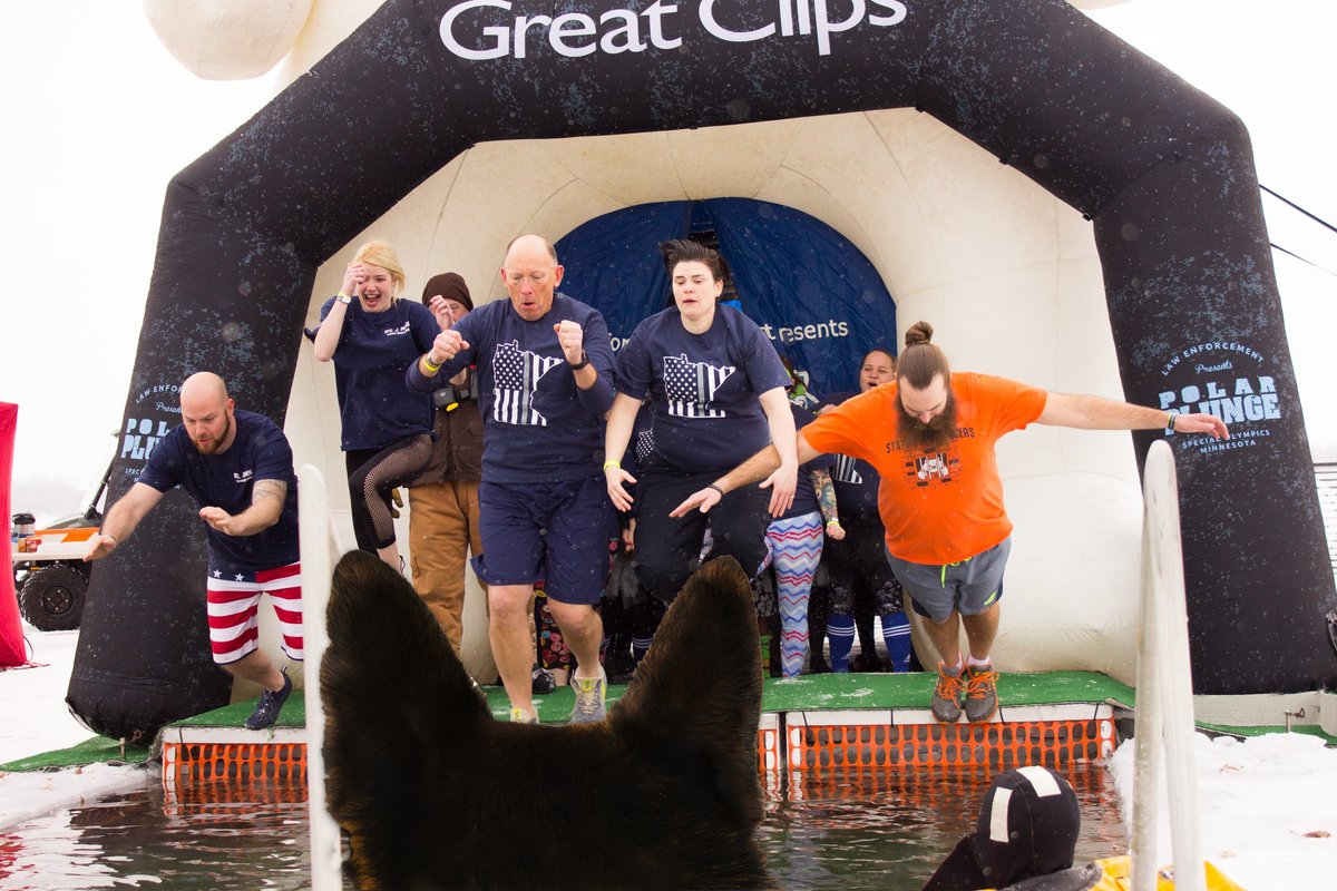 K9_Chilly's tweet image. Commissioner Schnell says I'm a good boy... but unless he throws a raw hide in that icy water, I'm not jumping in!  DOC Teams raised over 10,000 bones for Special Olympics MN.