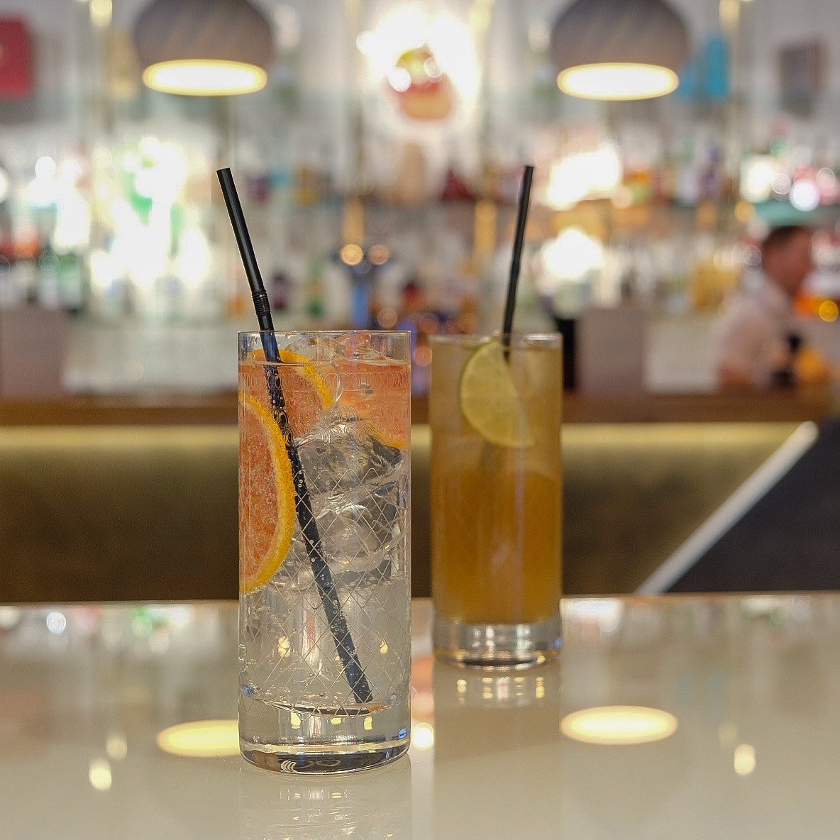 AlbatrossArnold's tweet photo. Fridays are made for winding down, chilling out and sipping on your favourite drink!
⠀
Just fancy a couple with friends and colleagues? We'd be delighted to see you at the bar! 🍸🙌🏻 https://t.co/WOdOGkLGPP