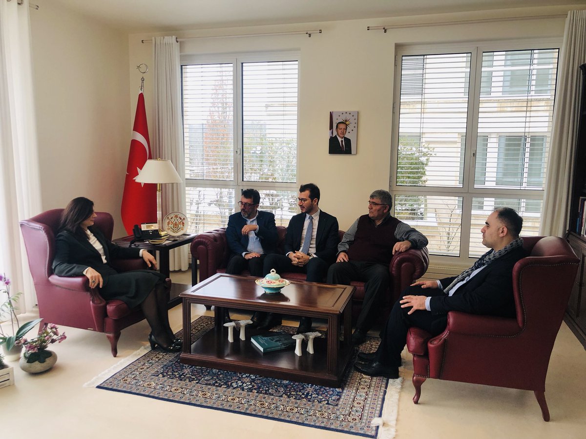 TC_LuksemburgBE's tweet photo. Uluslararası Demokratlar Birliği (UID)  Lüksemburg Temsilcisi Sayın Fatih Ablak ve beraberindeki heyet Sayın Büyükelçimize nezaket ziyaretinde bulunmuştur. https://t.co/BvNAlgDrpP