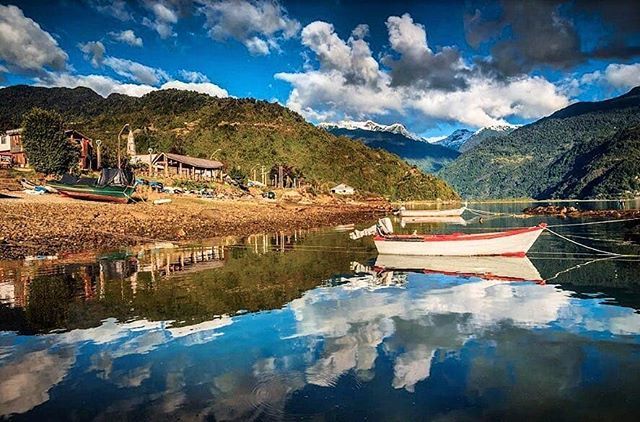 AChilepoh's tweet photo. Descubre y Conoce #Chile
📸 @andres_briones_c -  El calmo estuario de Reloncavi en Cochamó crea reflejos en el paisaje
.
#chile #chiletravel #travelchile #chilegram #cochamo #chileestuyo #thisischile #mountains #travelphotography #traveling #instatravel #adventure #southameri… https://t.co/sjhqho7eEk