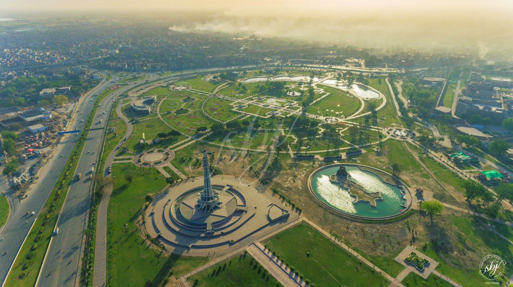 Somewhere in Pakistan..? r/Unexpected