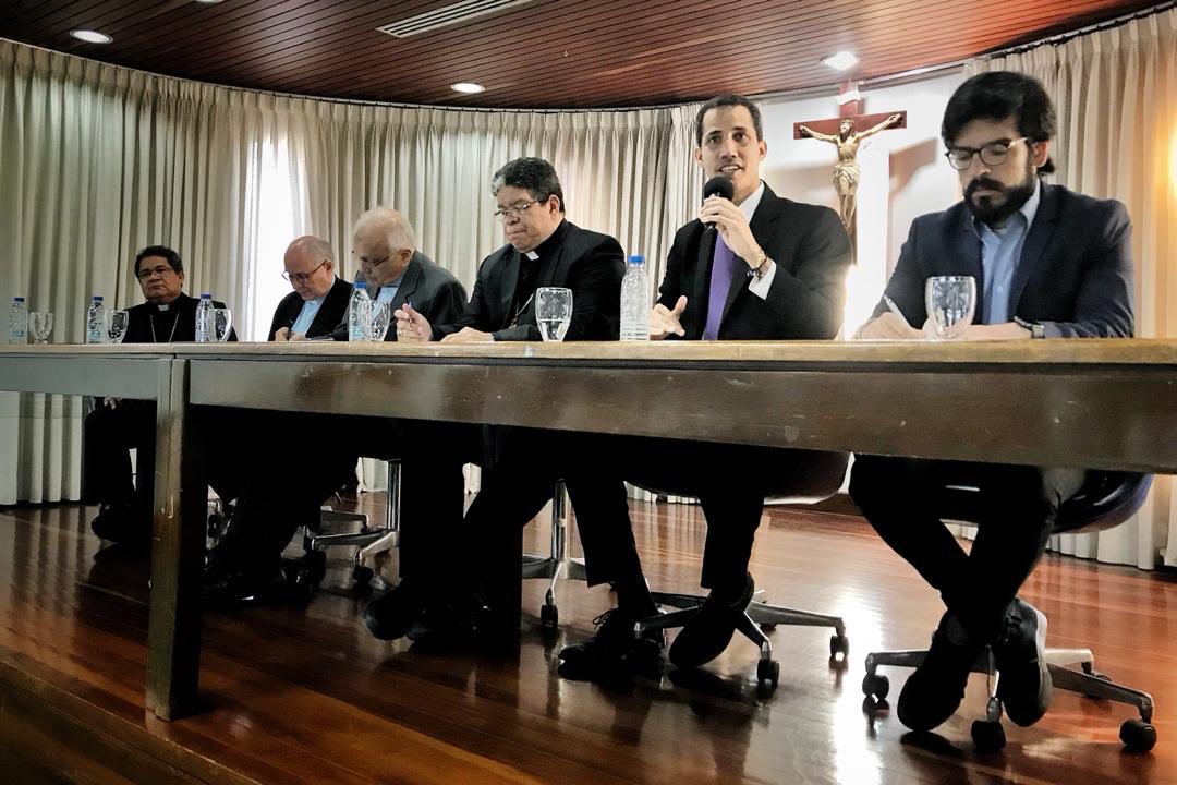 jguaido's tweet image. Hoy #1Feb seguimos articulando esfuerzos para movilizar la ayuda humanitaria y atender a los venezolanos. Nosotros sí vamos a permitir la entrada de alimentos y medicinas. 

Convocamos a todos los ciudadanos y a la FAN a que actuemos  ante la crisis humanitaria que vivimos.